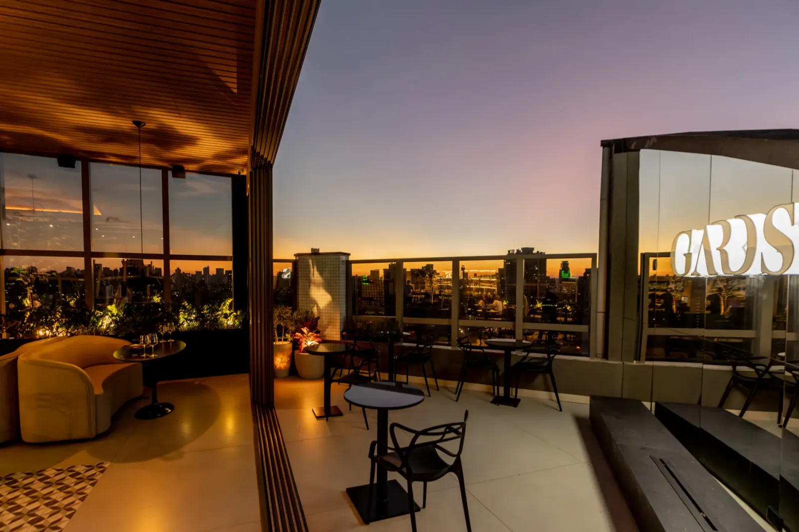 Terraço ao anoitecer
